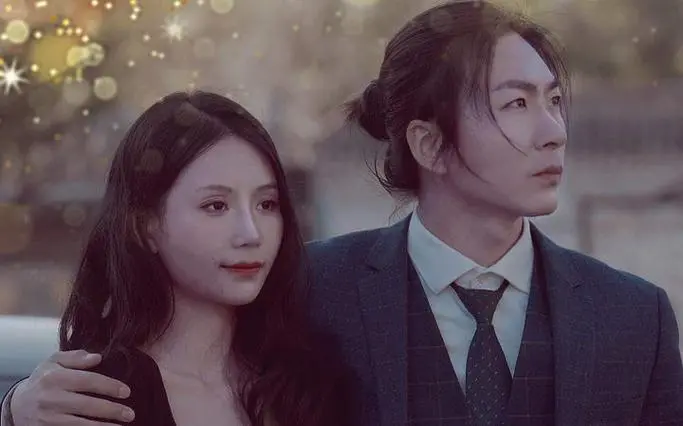 《我靠颜值崛起了》：颜值即正义？看小透明如何逆袭成人生赢家！